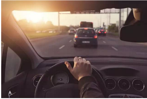 開車的這些陋習(xí)，據(jù)說會開車的人都犯過！別說你沒有！
