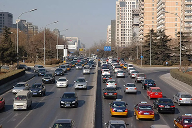 鬧市開車必學(xué)技巧，你會(huì)幾招？