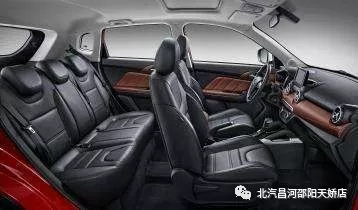 易燃易爆炸！夏天在車?yán)锓胚@些東西絕對(duì)是奪命炸彈！