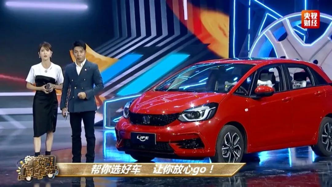 央視直播，名嘴主持竟現(xiàn)場“帶貨”？！